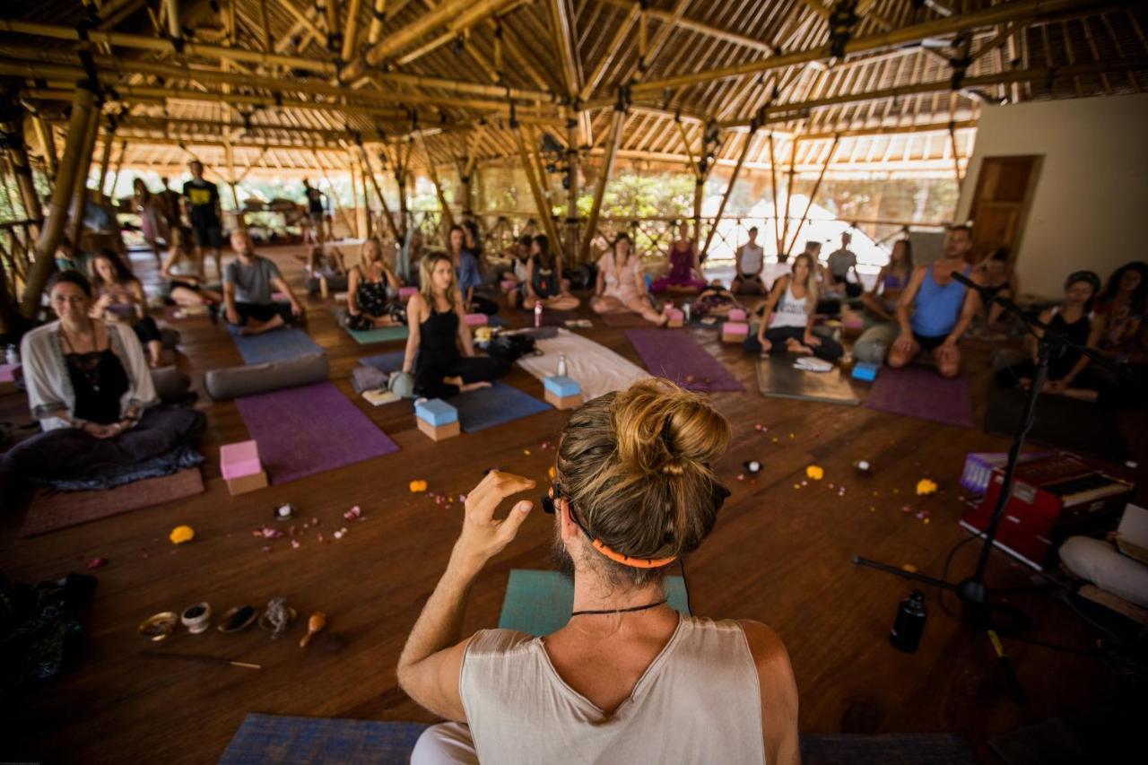 Flowers & Fire Yoga Garden Гілі-Аїр Екстер'єр фото